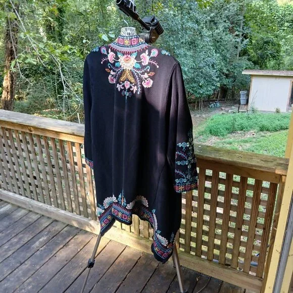 'Delphine' Draped Cardigan Black Cardigan Vibrant Floral Floral Embroidery SzL - Picture 4 of 12